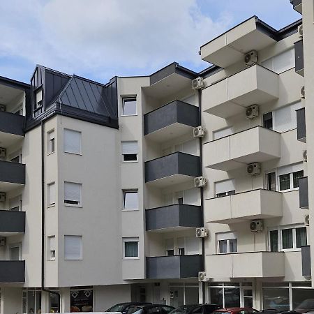 Adav Luxus Apartment Visoko Esterno foto